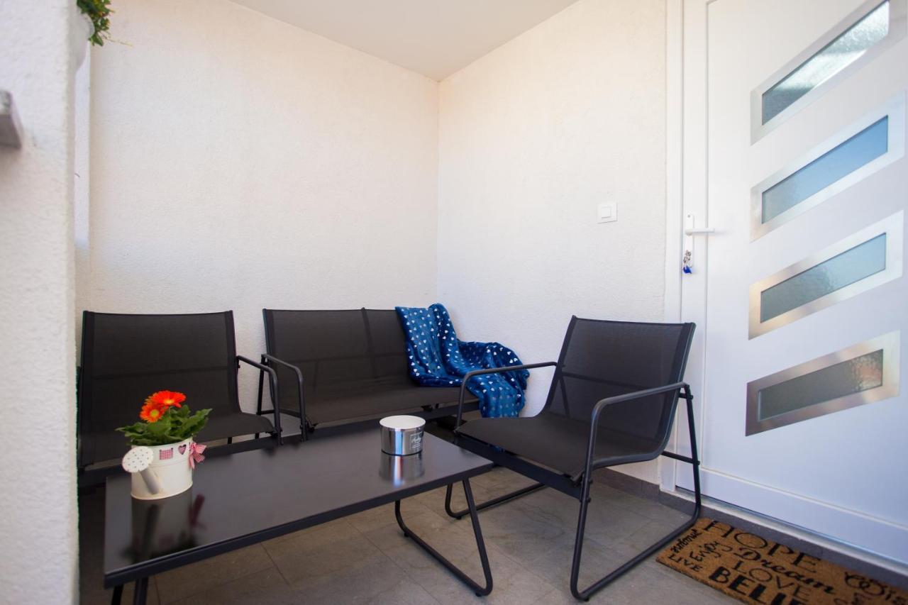App Sara Apartment Kanfanar Luaran gambar