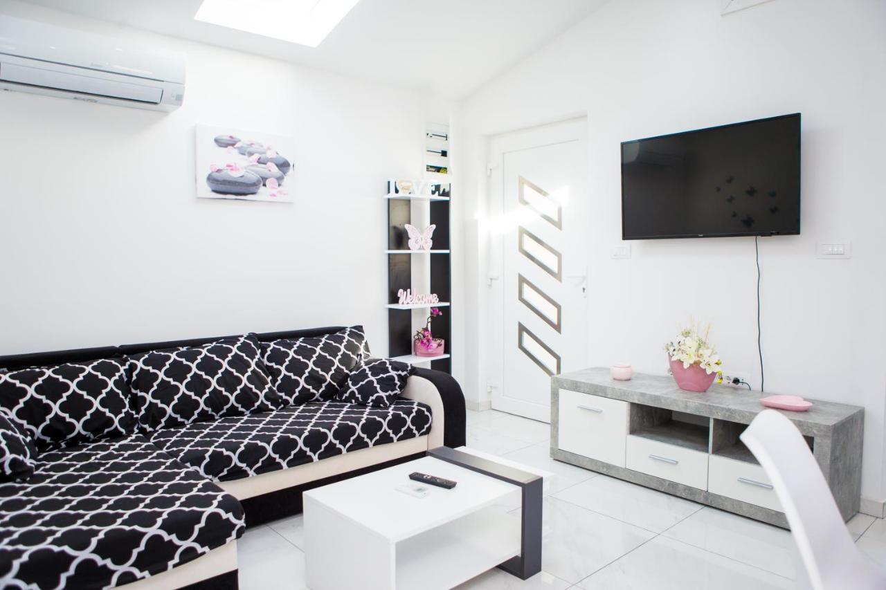 App Sara Apartment Kanfanar Luaran gambar