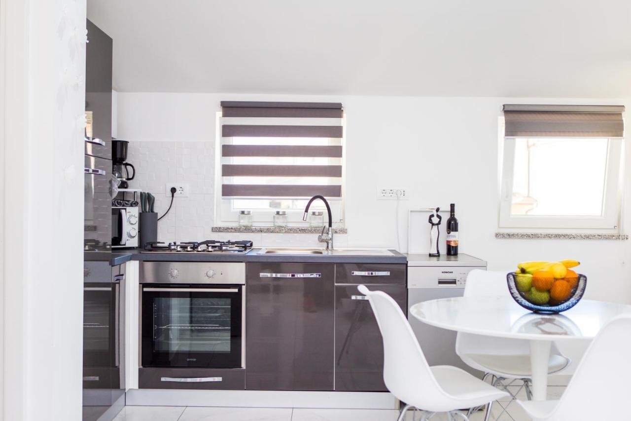 App Sara Apartment Kanfanar Luaran gambar
